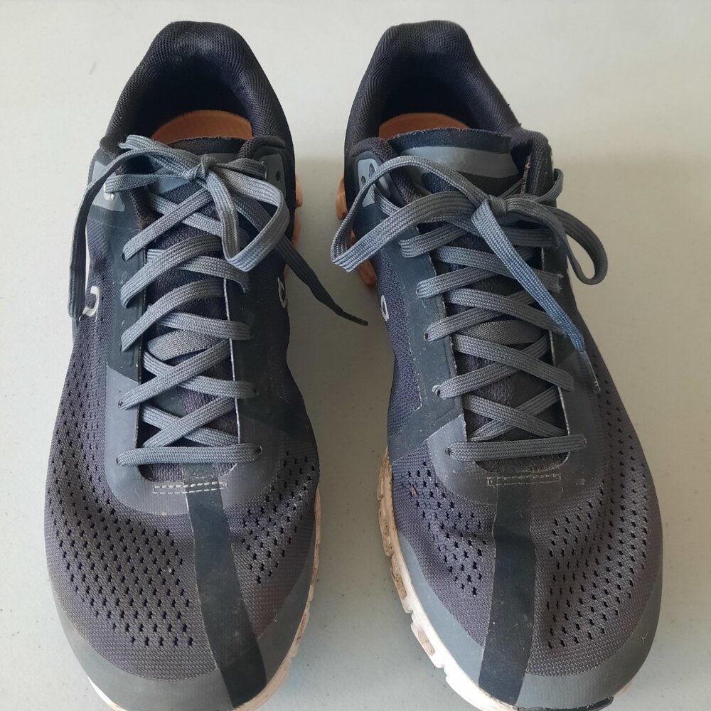 On Cloud Cloudflow Athletic Shoes